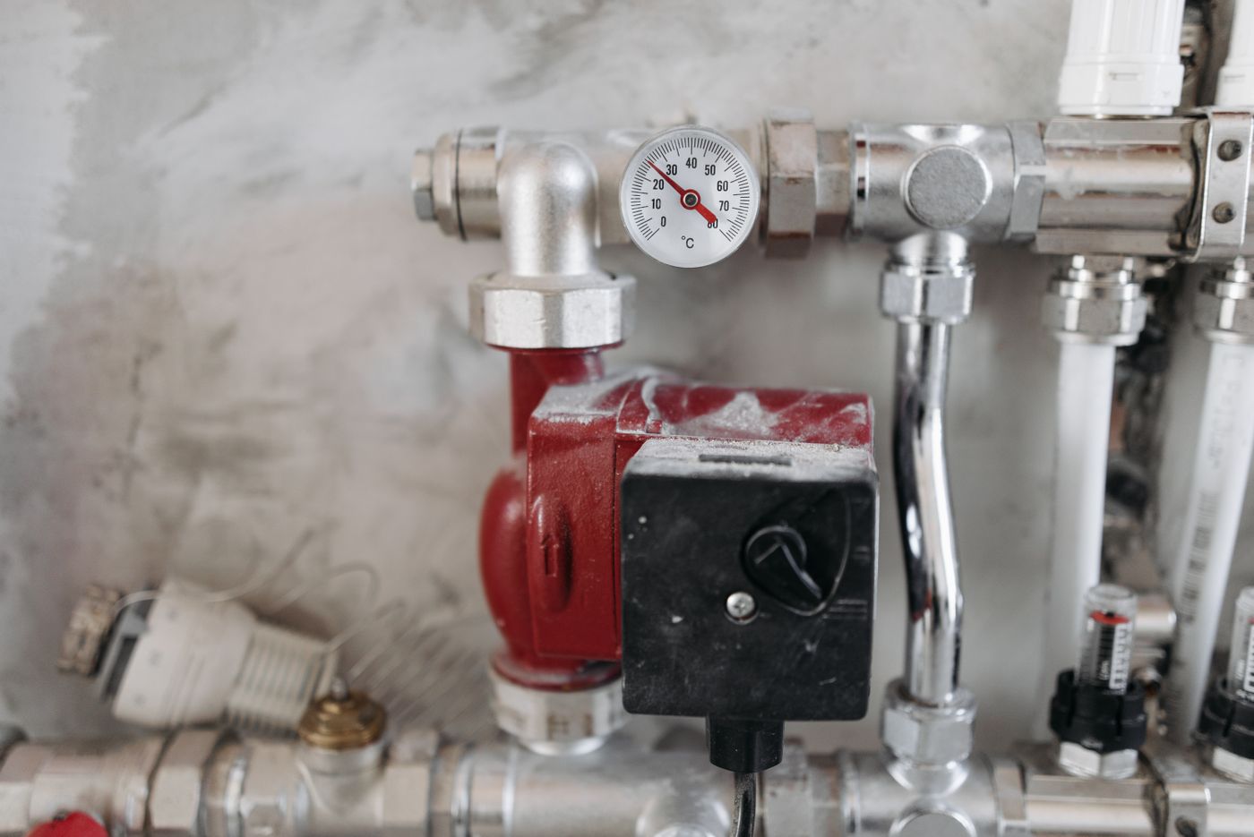 Industrial instrumentation installed in pipework